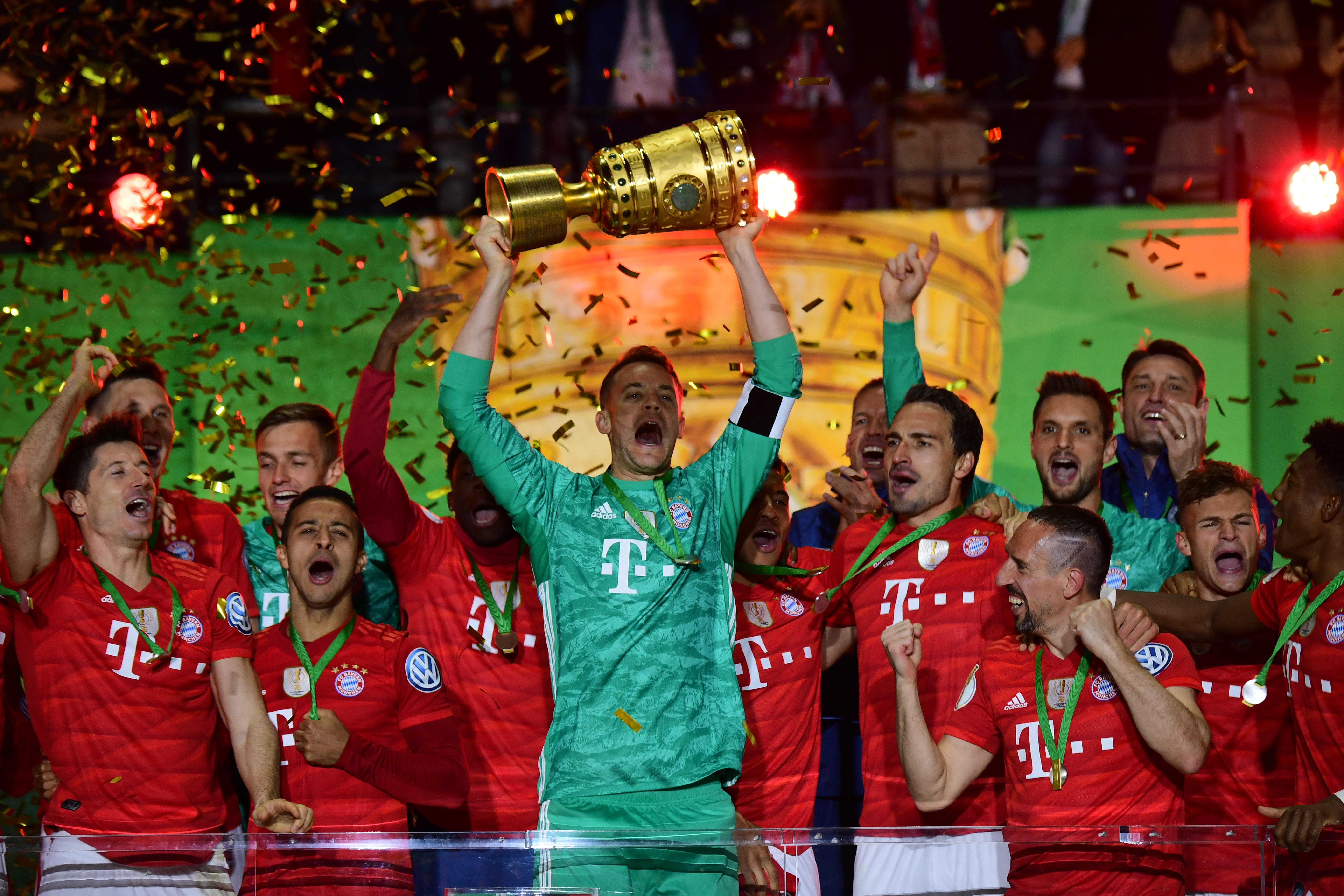 德科：梅西短暂回归？这不可能；还没和莱万谈续约的事（德科：梅西短期回归无望；与莱万续约尚未开启）