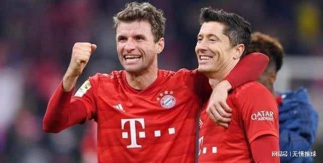 世界最经典的十大足球技巧（全球十大经典足球招式解析）