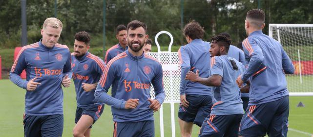 曼城斯特林梅开二度击败热刺（斯特林双响，曼城力克热刺）