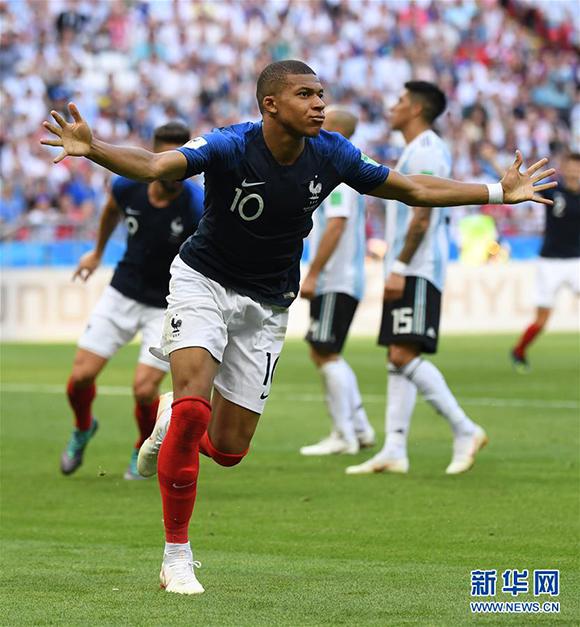 米兰旧将埃拉尼奥：国米实力更强，但米兰一直都能踢好德比（米兰名宿埃拉尼奥：国米更胜一筹，米兰历来德比表现不俗）