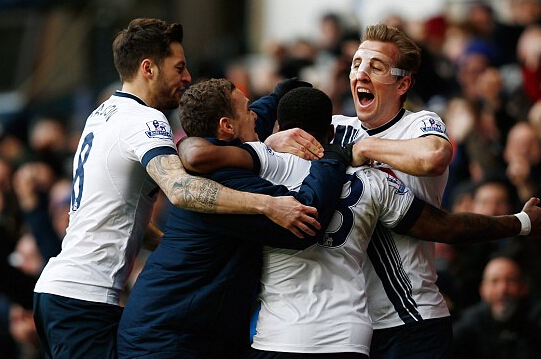 邮报：明年世界杯上下半场中段设强制补水时间，每次三分钟（邮报：明年世界杯每半场中段将设3分钟强制饮水暂停）