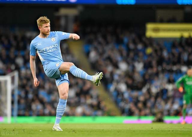 库里一战刷爆纪录！勇士全场沸腾（库里一战打破多项纪录！勇士主场嗨翻天）