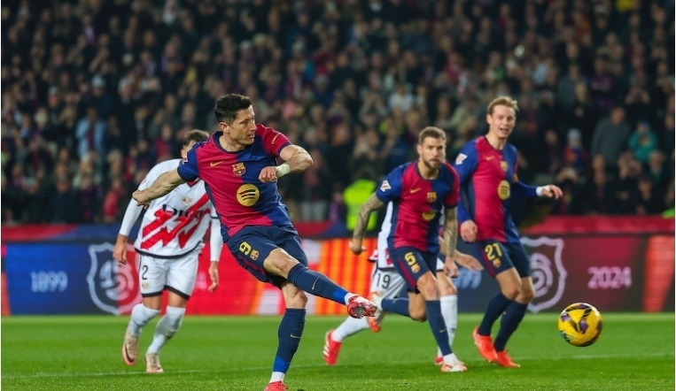 记者：申花本周二结束假期，重新集结备战今年的亚冠收官战（记者：申花将于周二收假再集结，备战今年亚冠收官战）