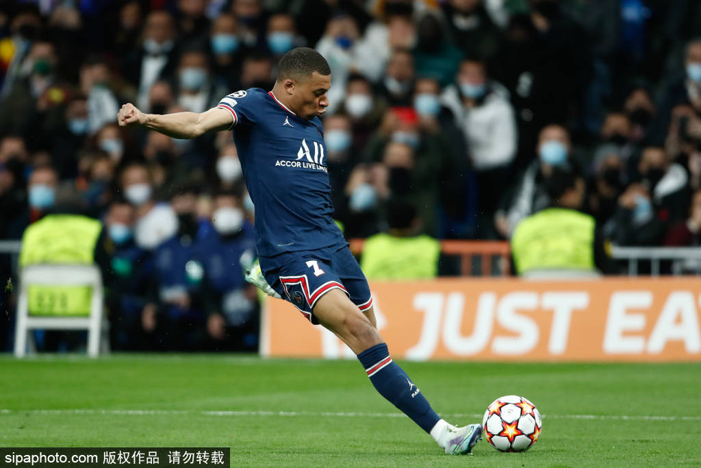 克罗斯谈皇马现状：不要总谈过去，我不需要别人说我想你（克罗斯谈皇马近况：别总谈过去，我不需要别人说想我）