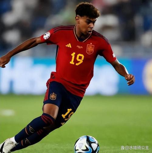 李玮锋：联赛中轴都是外援造成国足没人，这两年踢球孩子多了（李玮锋：外援占据联赛中轴致国足青黄不接，近两年踢球的孩子明显增多）