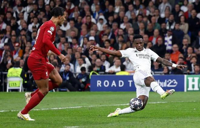 中超半场：两队三人进球被吹，山东泰山2-0武汉三镇（中超半场：双方三球被判无效，山东泰山2-0领先武汉三镇）