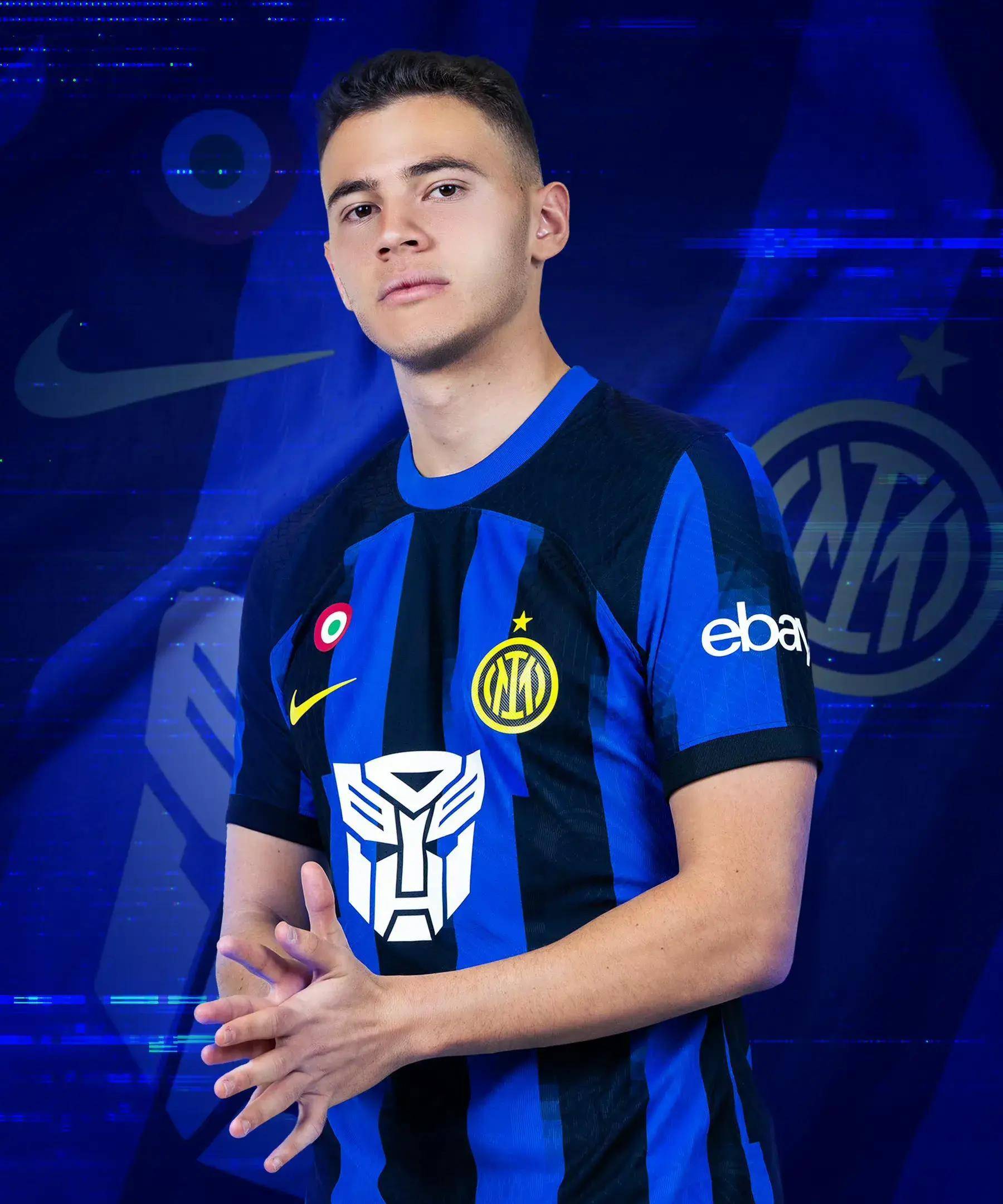 佩莱格里尼：塞维利亚落后时球迷往球场投掷杂物，这样不对（佩莱格里尼：塞维利亚落后时球迷向场内掷物，此举不可取）