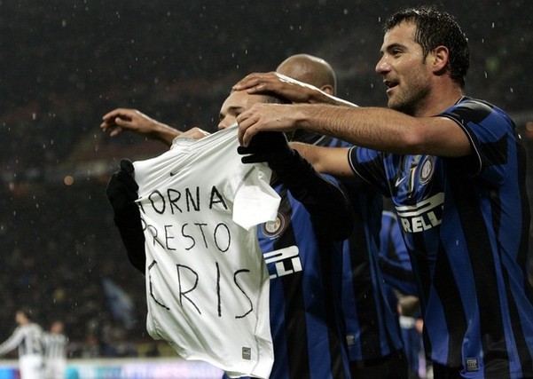 球队双核联手打爆对手（球队双子星合璧横扫对手）