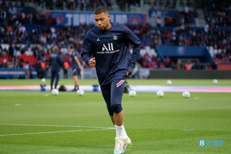 马内：我从未见过像菲尔米诺这样的球员，他太出色了（马内盛赞菲尔米诺：前所未见的球员，太出色了）